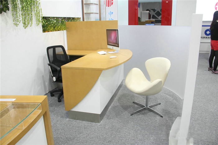 銀行家具